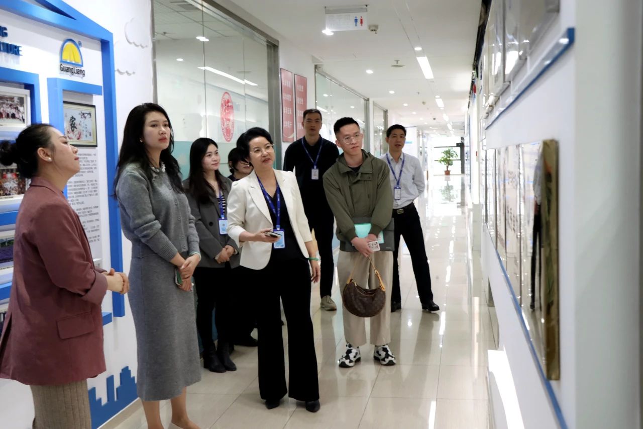 东莞市城市更新协会领导一行莅临云顶集团官方网站集团参观交流