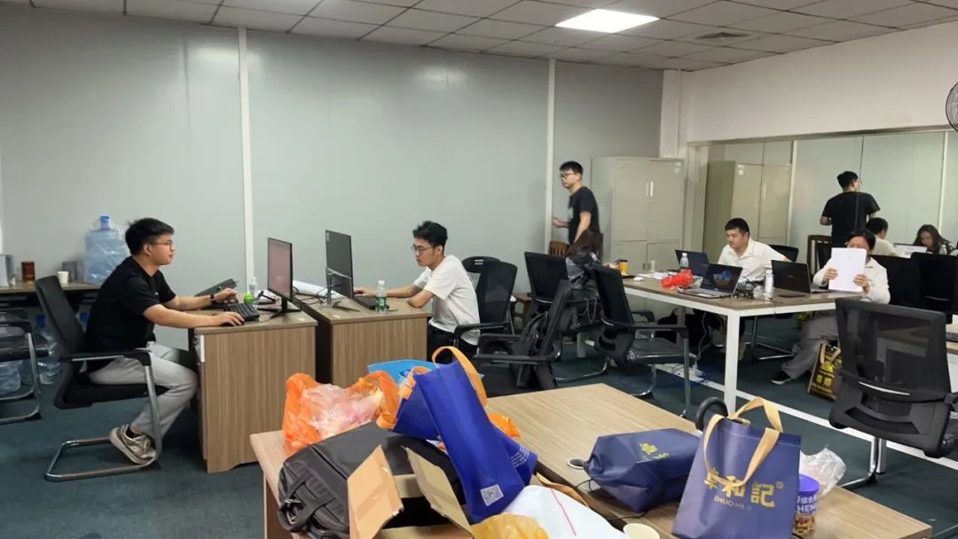 《致敬，奋斗的青春》