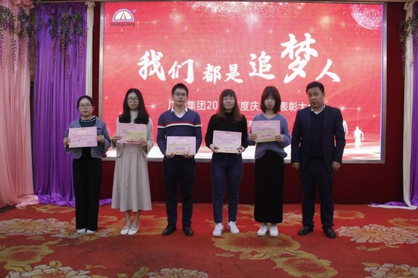 一名党员，就是一面鲜红的旗帜